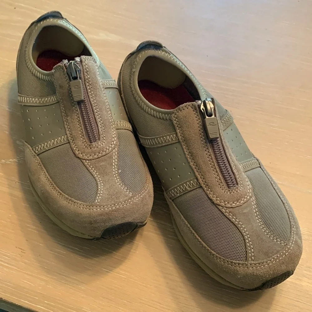Easy Spirit leather women’s athletic shoes light wear, Sz 6.5 look comfortable